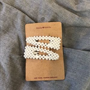 Brandy Melville pearl clips